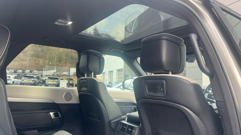 Land Rover Discovery 3.0 D300 R-Dynamic HSE 5dr Auto Diesel Station Wagon